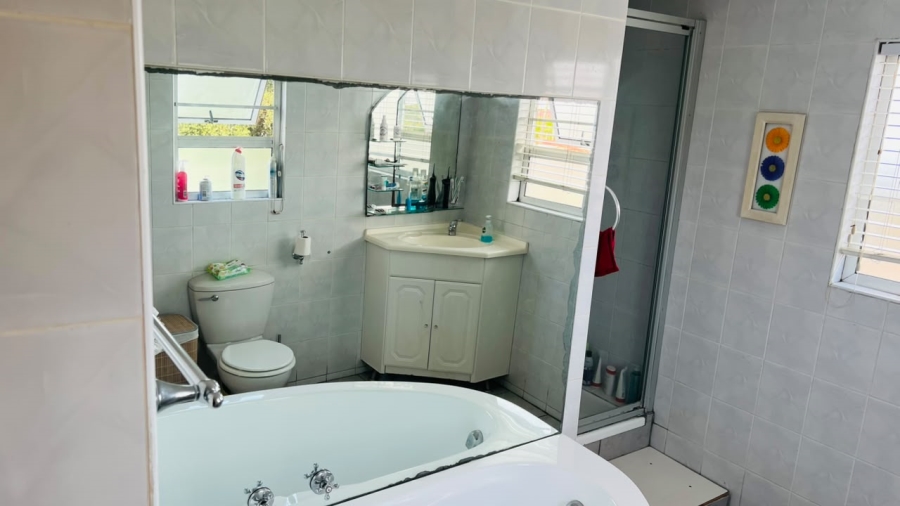 5 Bedroom Property for Sale in Greenfields Eastern Cape